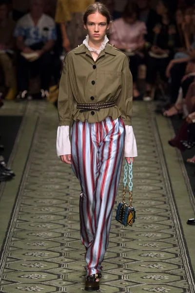 Look 48